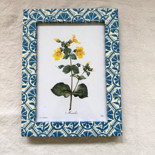Photo/botanical frame in cream with blue/white geometric paper