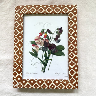 Photo/botanical frame in cream with brown/white geometric