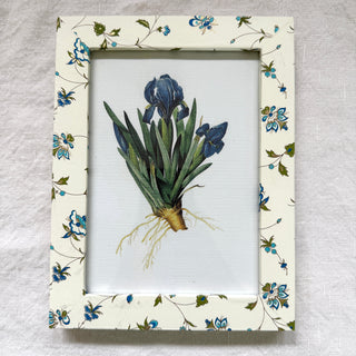 Photo/botanical frame in cream with floral vines