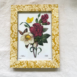 Photo/botanical frame in cream with gold floral paper