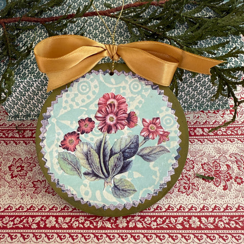 Round botanical ornament #3