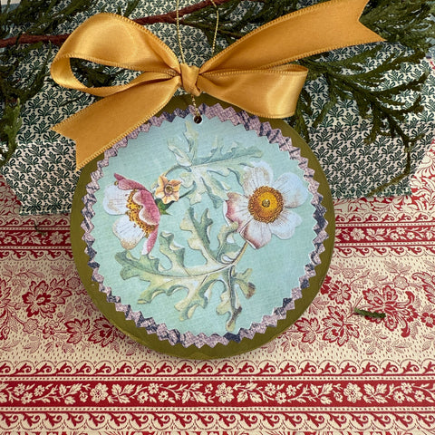 Round botanical ornament #2