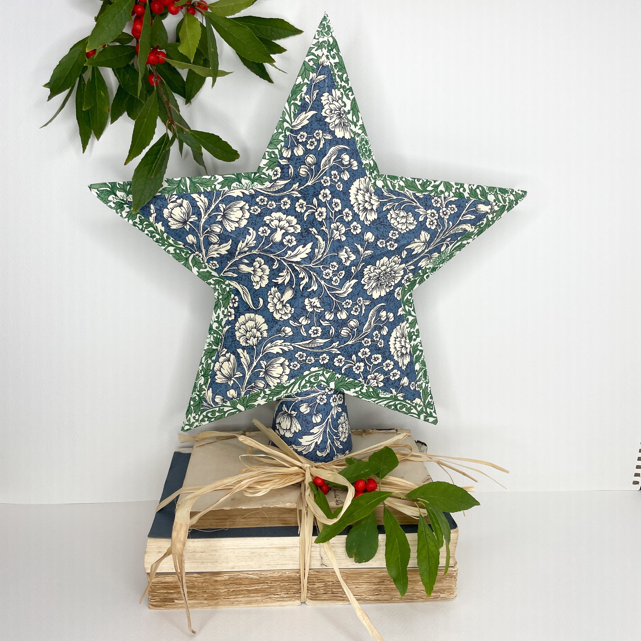 Holiday Treetop Star in Blue Floral/Green Floral