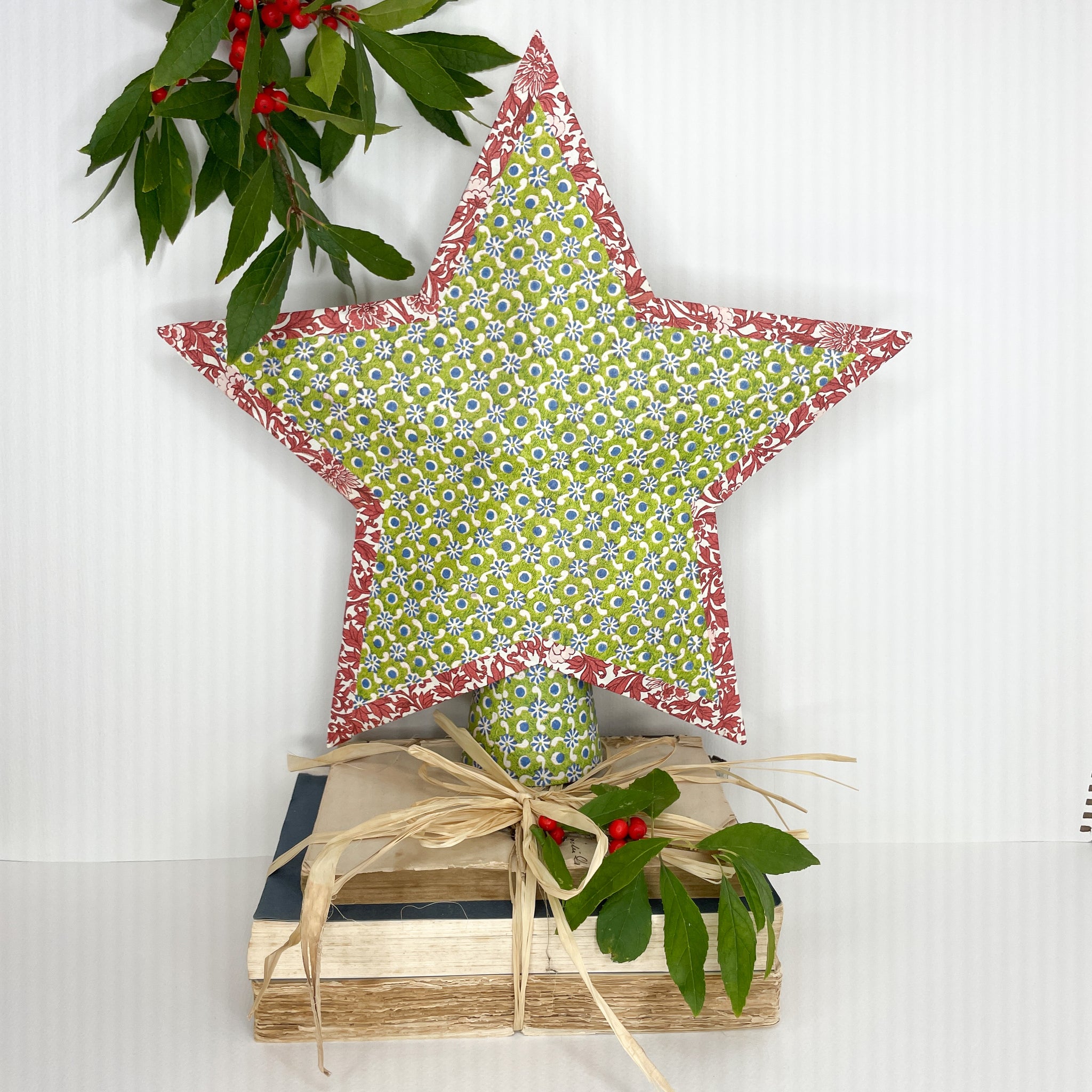 Holiday Treetop Star in Bright Green Floral/Red Floral