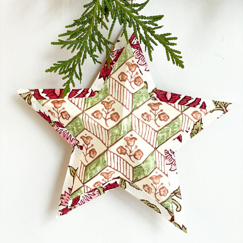 Hanging star in block floral/holiday red floral