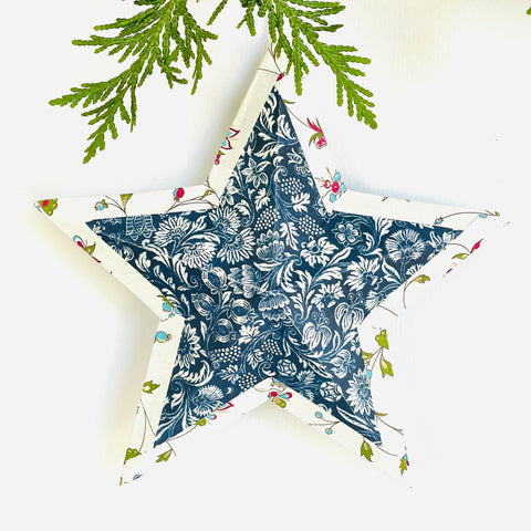 Hanging star in navy floral/delicate floral