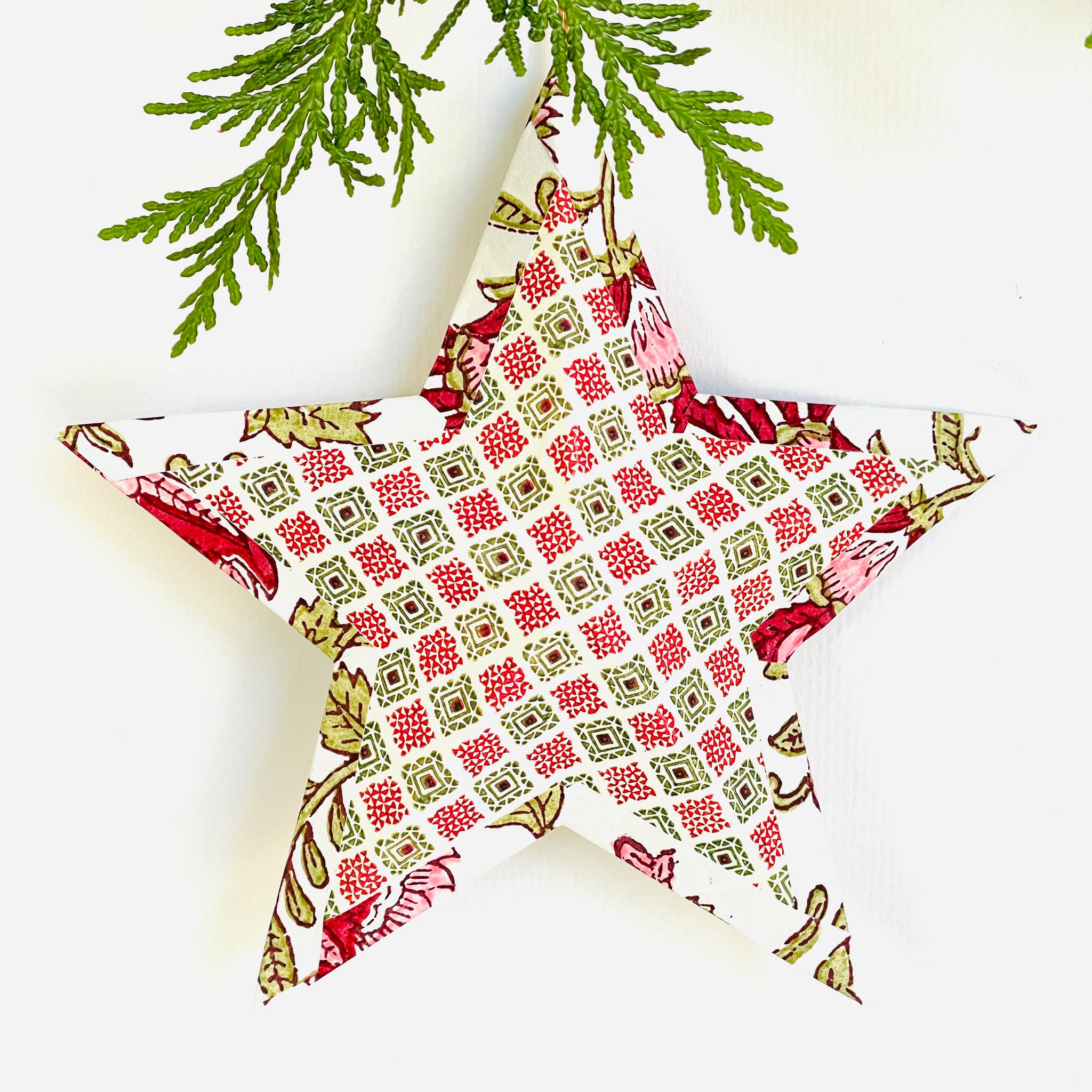 Hanging star in red green geometric/Christmas red floral