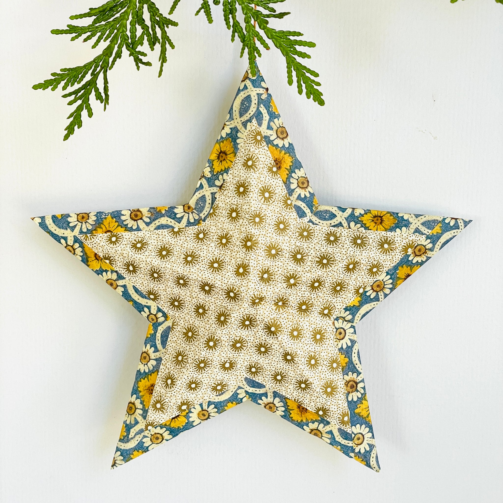 Hanging star in gold stars/blue gold sunflower