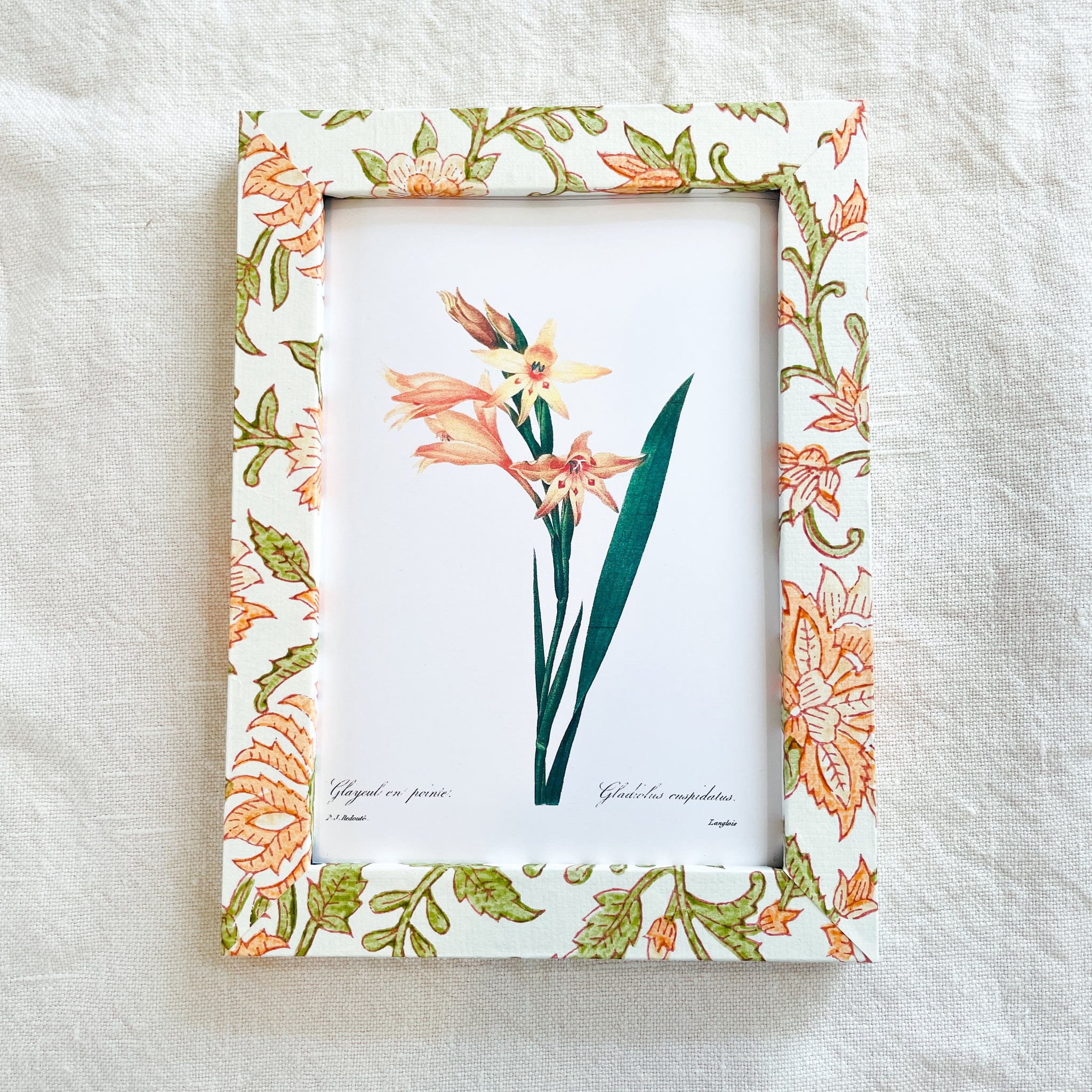 photo/botanical frame in peach/green floral