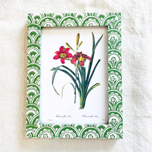 Photo/botanical frame in hand screened green pattern