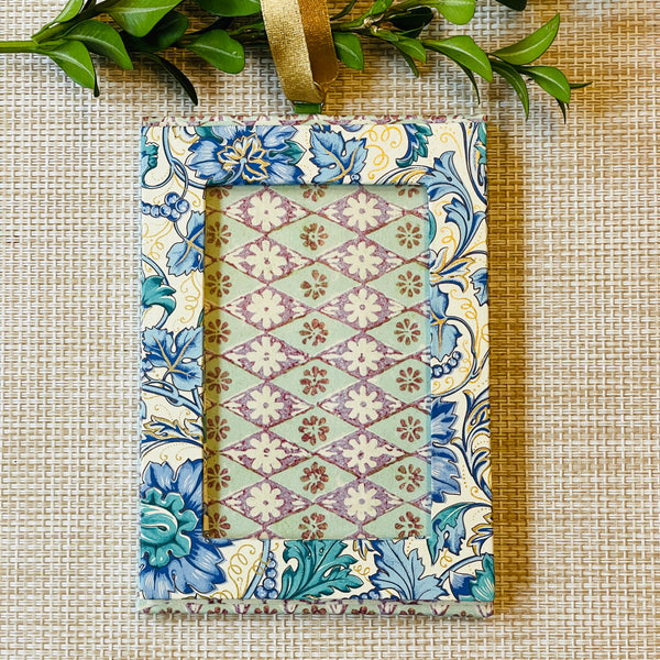 Petite hanging photo frame in Blue Florentine/Geometric