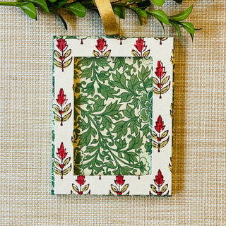 Petite hanging frame