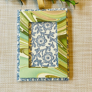 Petite hanging photo frame in green marble/blue floral