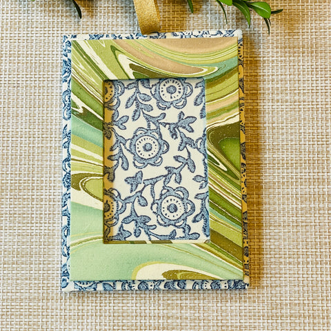 Petite hanging photo frame in green marble/blue floral