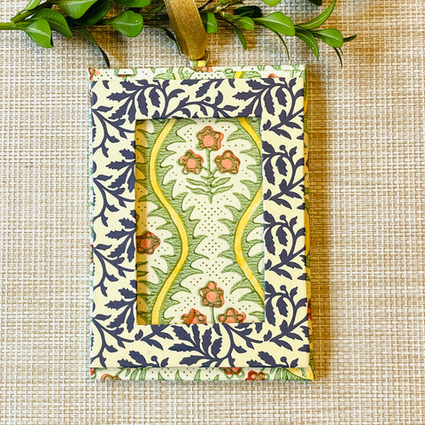 Petite hanging photo frame in Blue Vine/French Vine