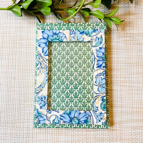 Petite hanging photo frame in Venetian floral/dk green petite pattern