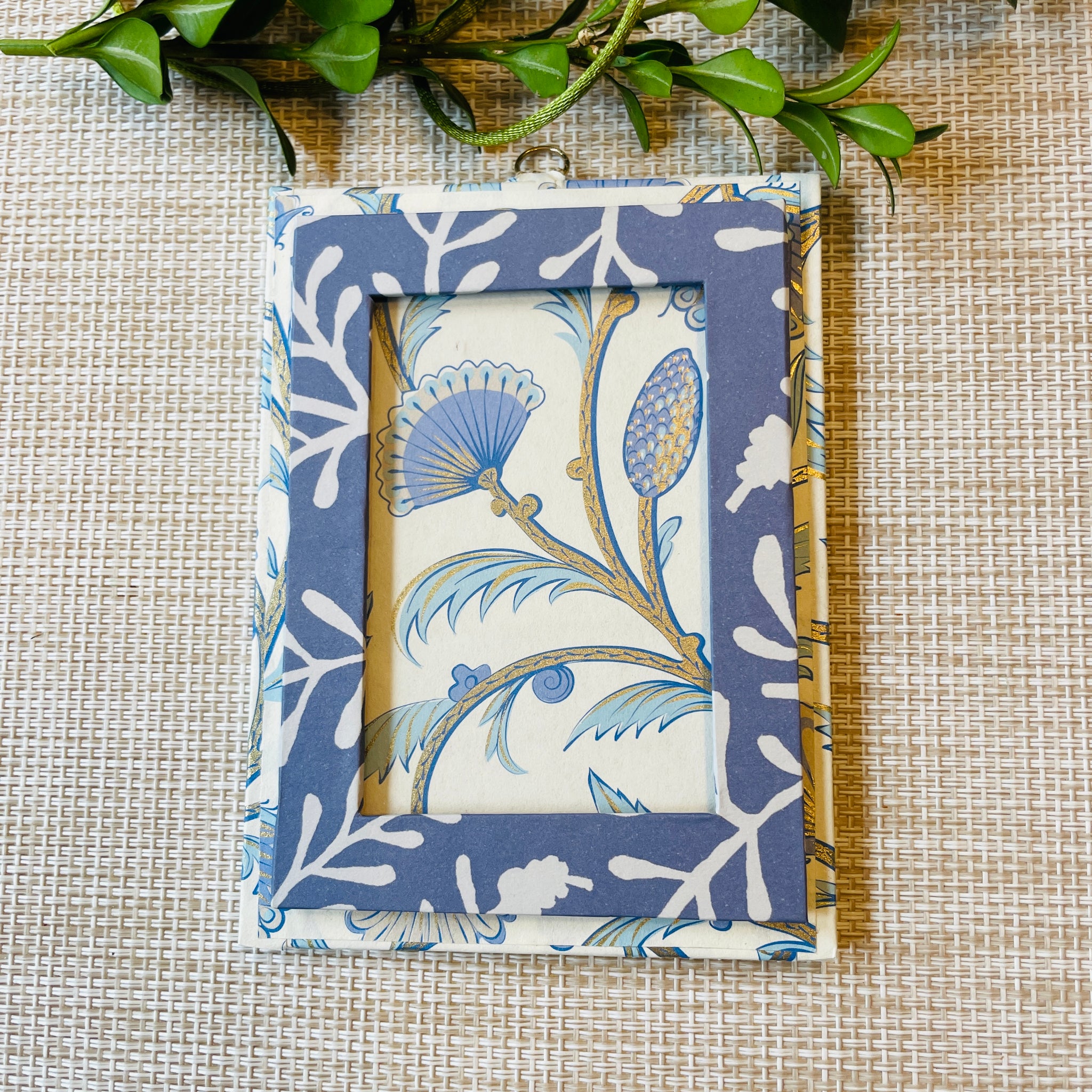 Petite hanging photo frame in periwinkle floral/trad periwinkle floral