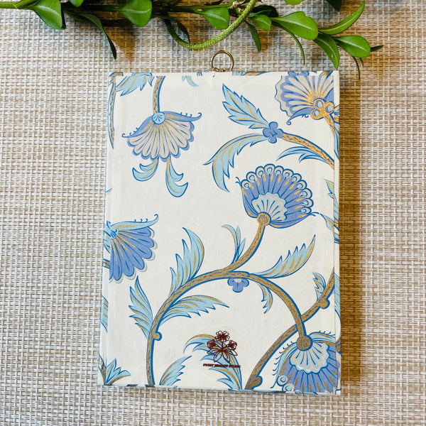 Petite hanging photo frame in periwinkle floral/trad periwinkle floral