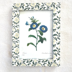 Photo/botanical frame in neutral floral