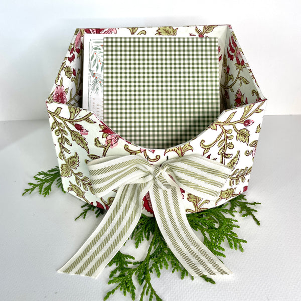 Bow front holiday card holder in red/green floral